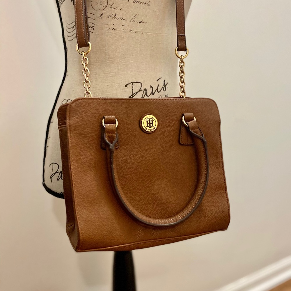 Beautiful Tommy Hilfiger Crossbody! Brown leather